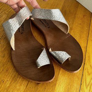 CYDWOQ | Silver Metallic Leather Sandals | Sz 39 |